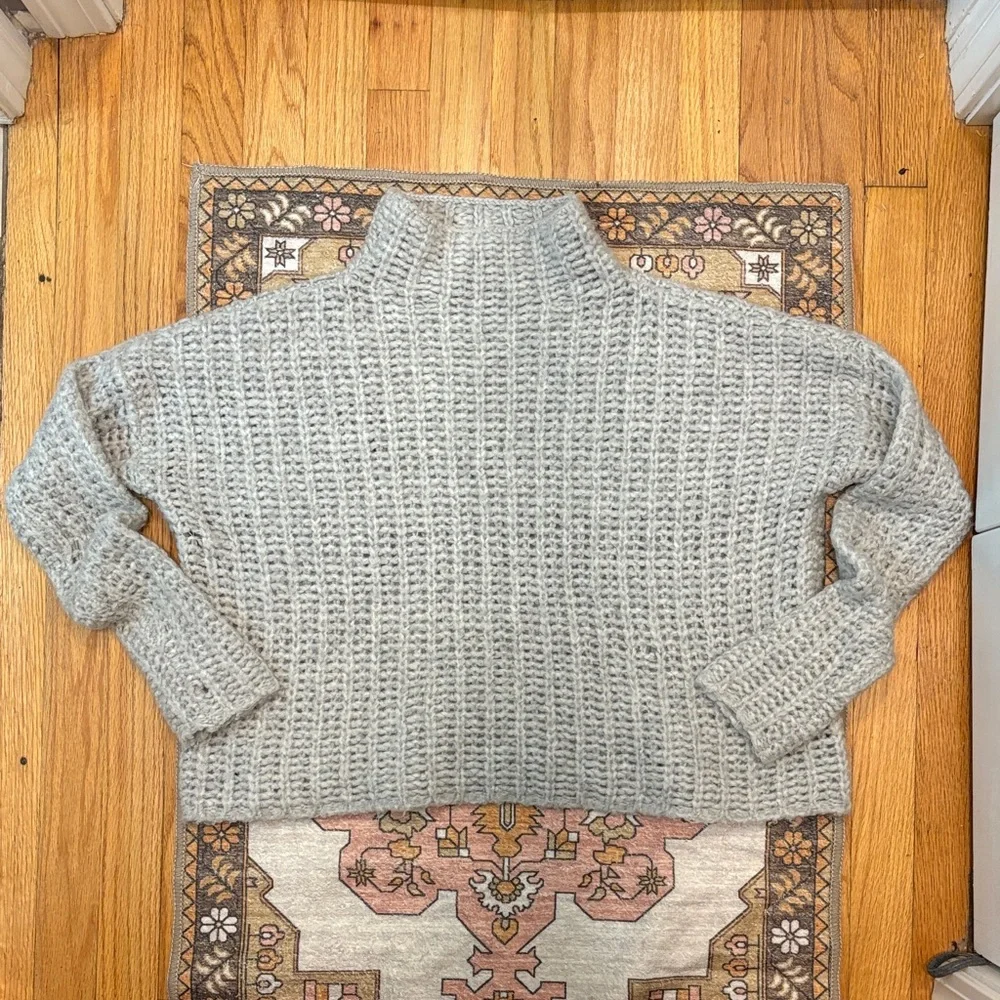 ✨ AERIE ✨ Gray Wool Alpaca Blend Cozy Chunky Turtleneck Sweater Size Small Flaw - Picture 2 of 9
